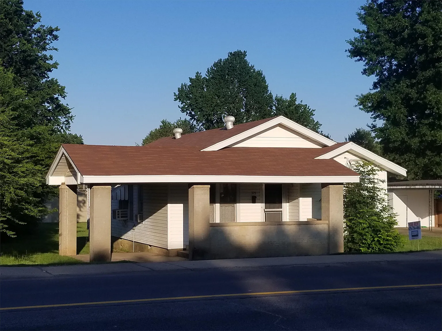 319 S Rogers St, Clarksville, AR - 1 — Photo 1