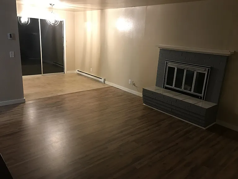 1615 Anderson Ln — Photo 2