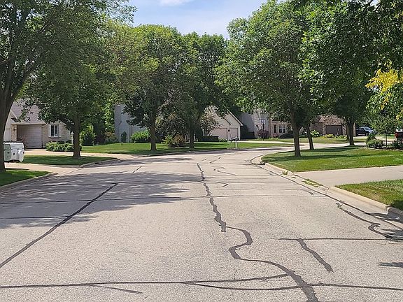 4th image of 2033 Whistling Swan Cir