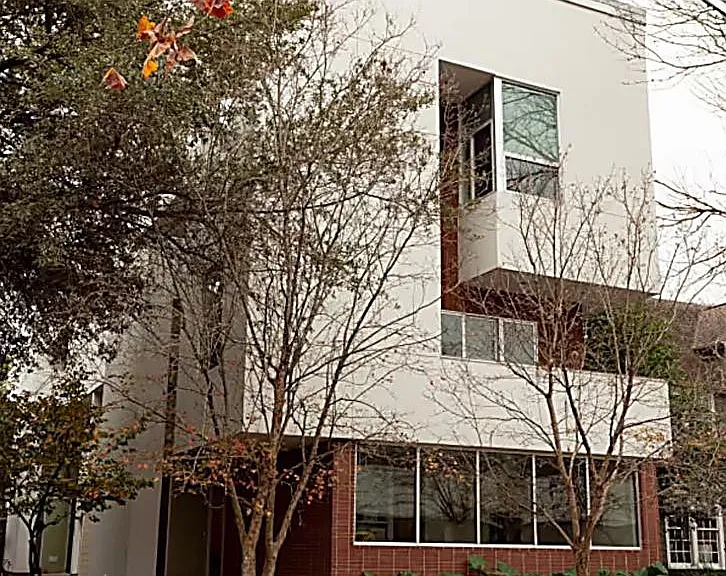 4904 S Shepherd Dr — Photo 4