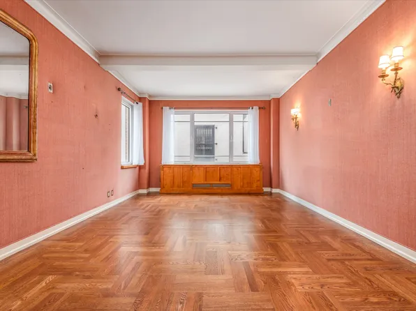 930 5th Avenue image 6 of 21