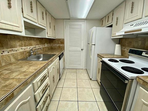 3rd image of 301 Croton Avenue #407