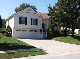 1620 NE Tawny Dr, Lees Summit, MO 64086