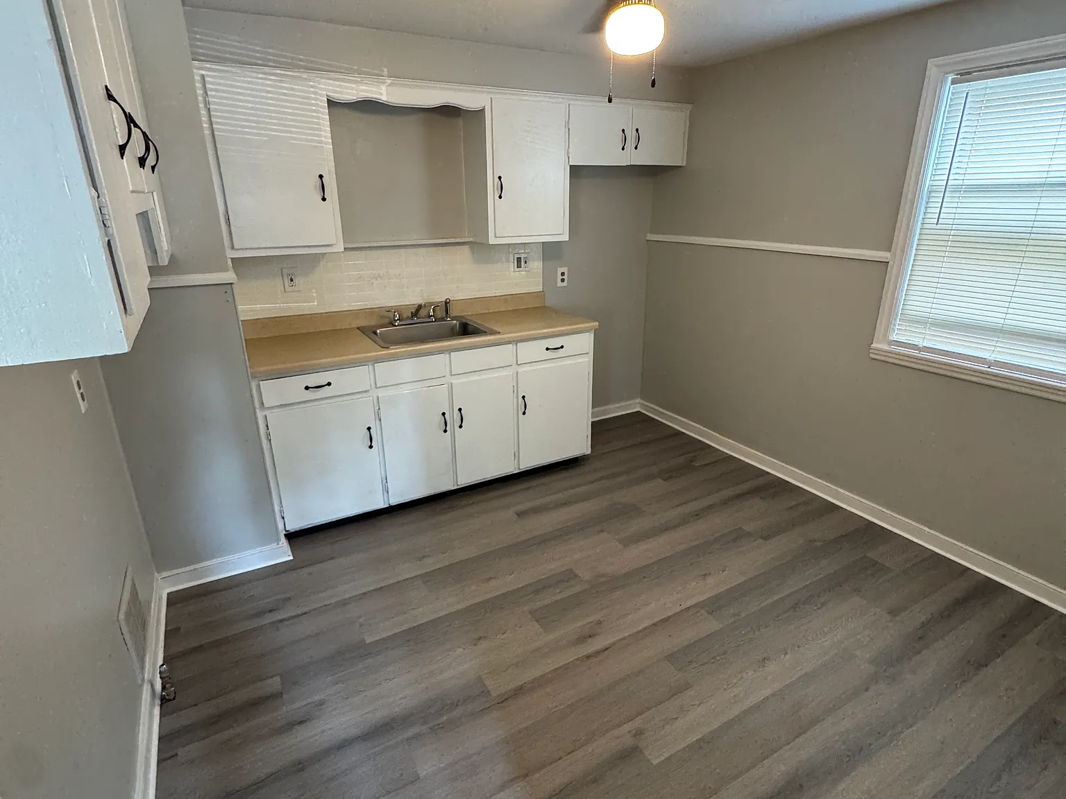 2 bed, 1100 sqft, $1,300 — Photo 4