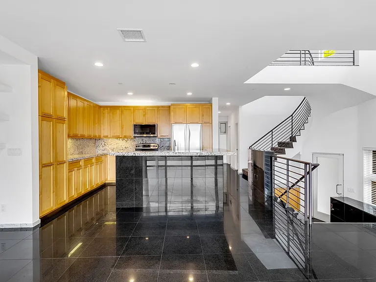 384 Loma Ter — Photo 7