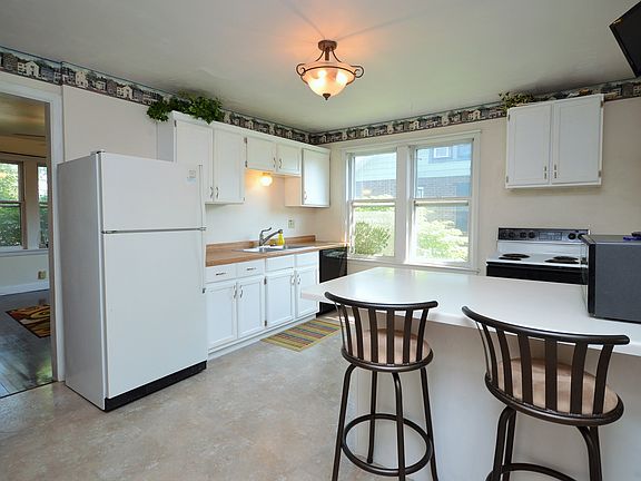 Large Eat in Kitchen