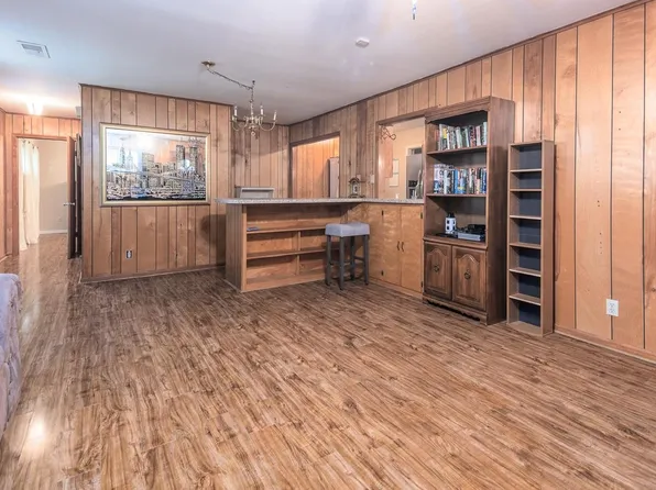 1610 Dearing Rd, Memphis, TN 38117