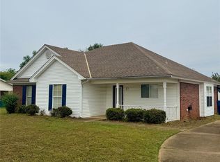 67 Plantation Way, Deatsville, AL 36022
