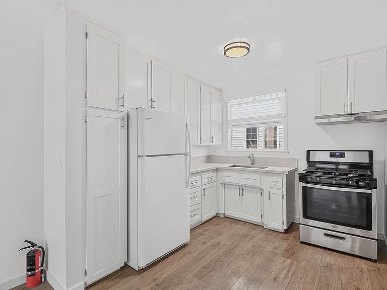1521 E 2nd Street — Photo 12