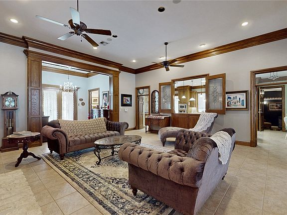 5th image of 6024 Augusta Cir