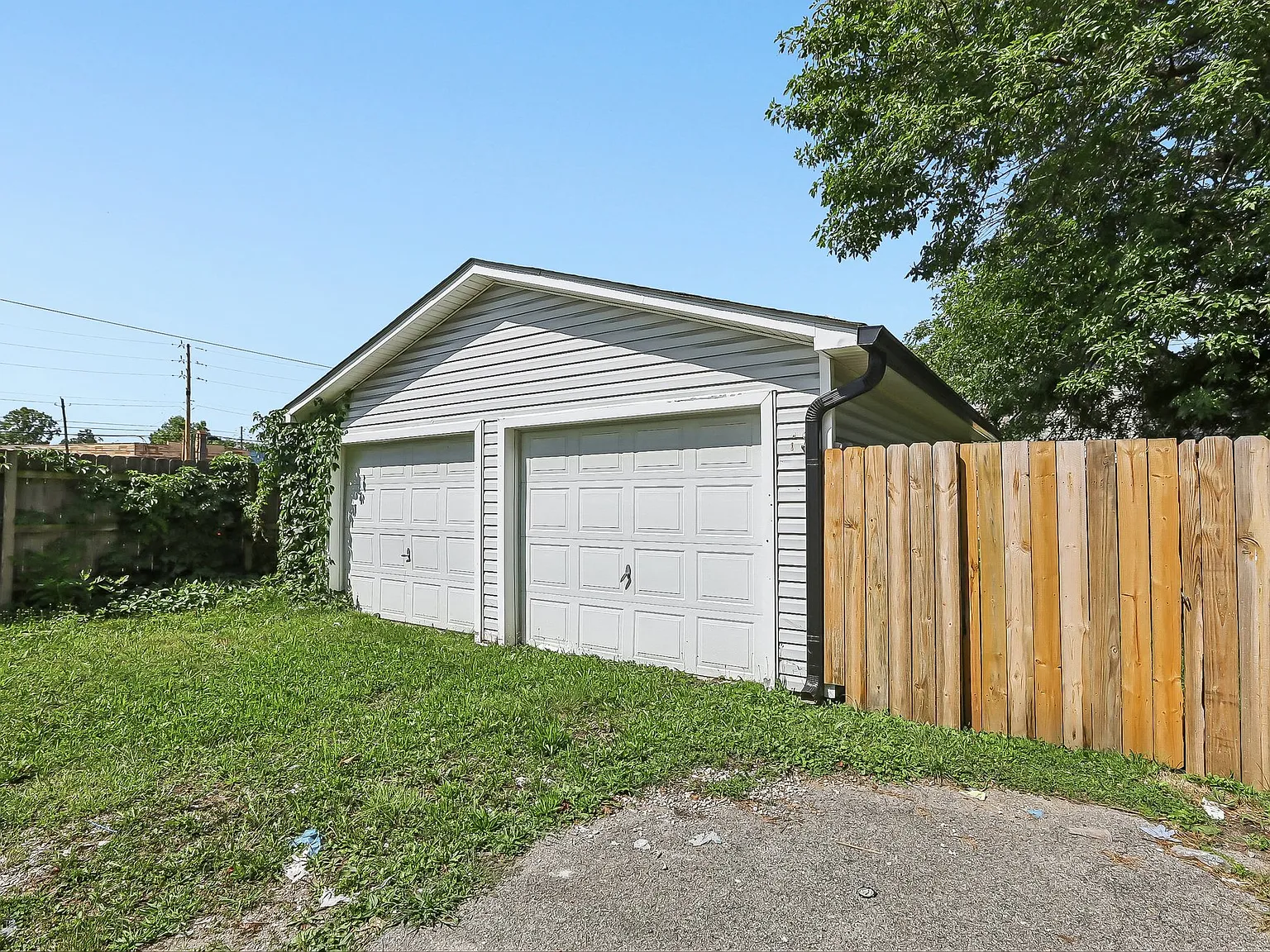 5 bed, 3897 sqft, $3,200 — Photo 4