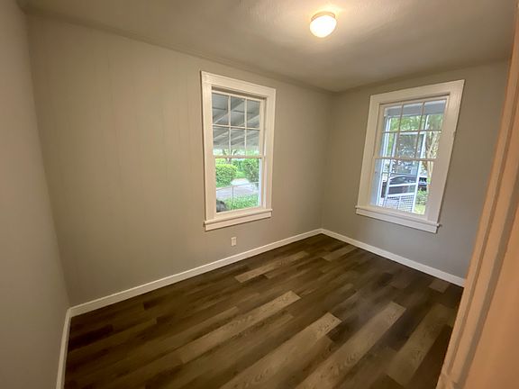 4th image of 2310 Aintree Ave