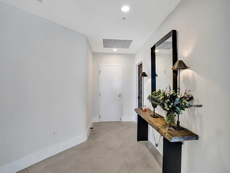 17301 Biscayne Blvd — Photo 6