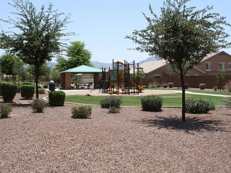 7016 W Branham Ln — Photo 3