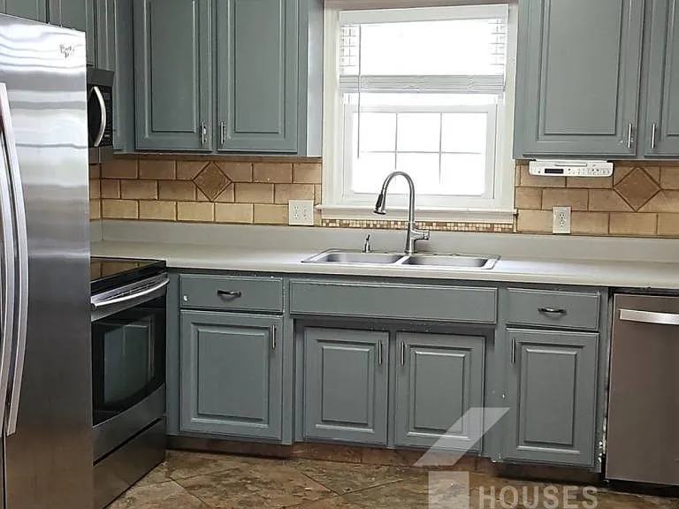 423 Rollingwood Dr — Photo 4