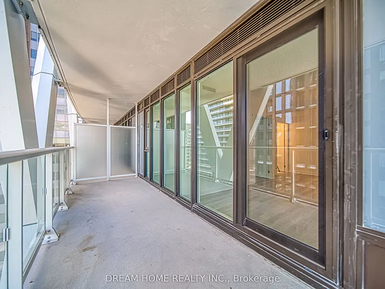 230 Simcoe St #1921 — Photo 20