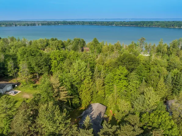 6615 Forest Dr, Kewadin, MI 49648