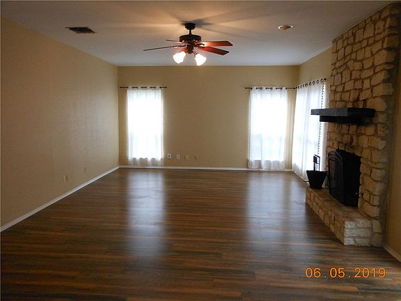 4th image of 1710 Foxfire Dr