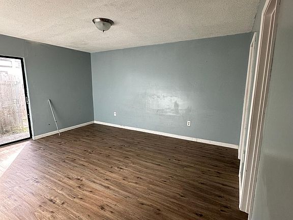 3rd image of 1712 Fox Run Dr APT 2
