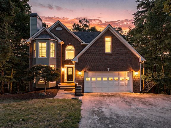 2nd image of 184 Corner Oak Ct