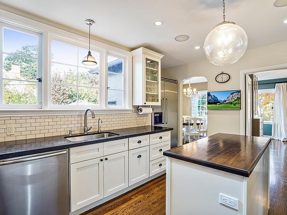 4th image of 202 Castilian Way