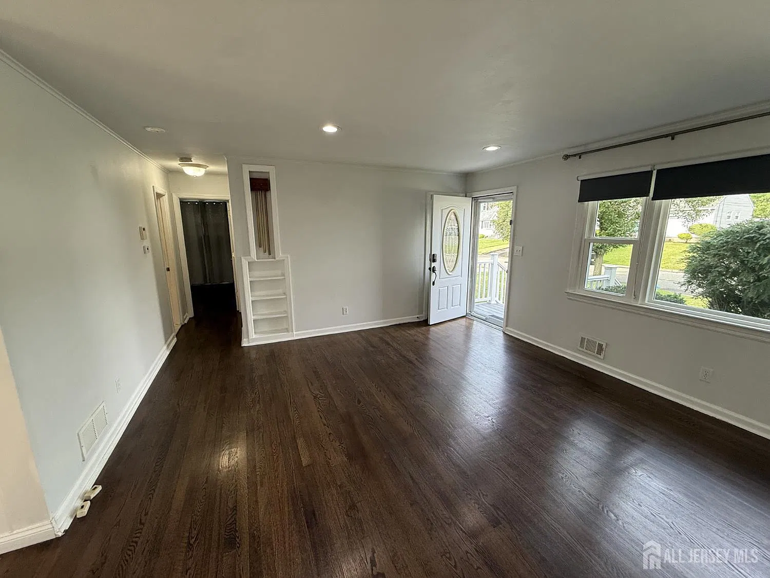 3 bed, 2.0 bath, 1104 sqft, $4,000 — Photo 3