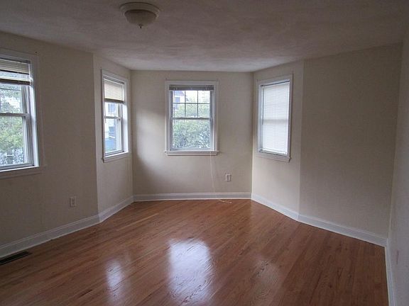 4th image of 225 Salem St #225
