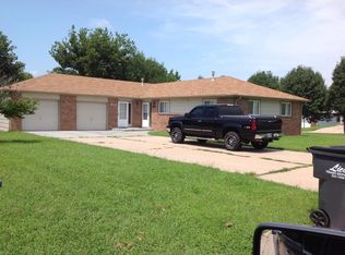 1447 N Shelly Dr, Mulvane, KS 67110