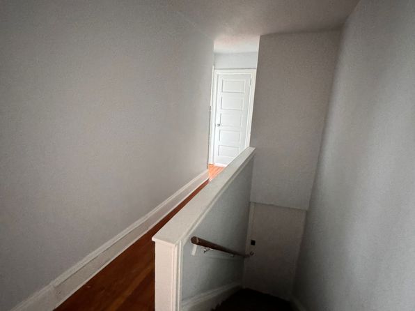 207 N 10th St APT 3