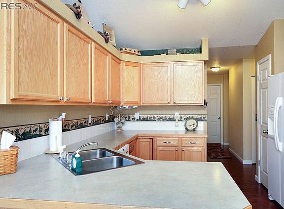 5th image of 335 Scotch Pine Ct