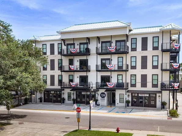 124 Court St #305, Bay Saint Louis, MS 39520
