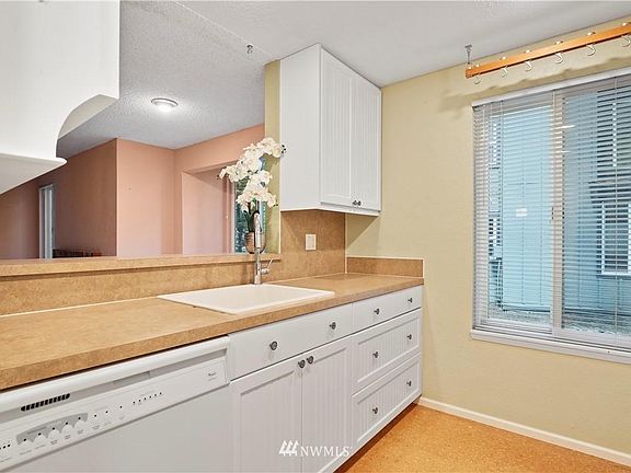 5th image of 14525 NE 30th Pl #14-B