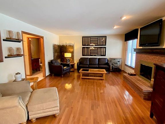 4th image of 47156 Northgate Dr