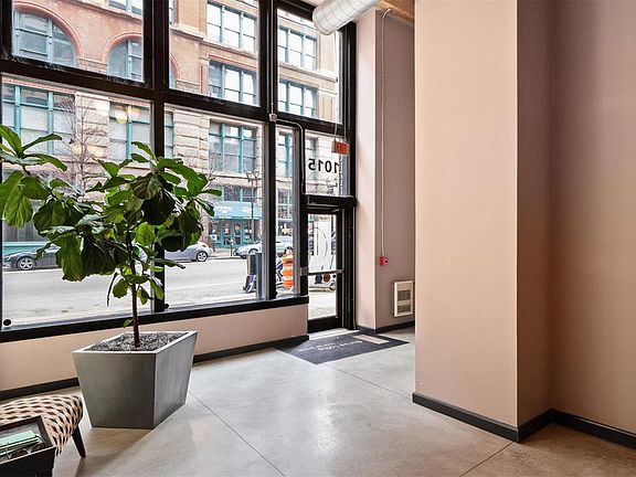 4th image of 1015 Washington Ave Ste 205