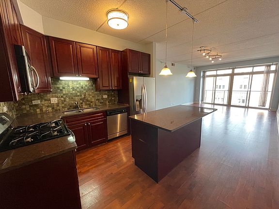 5th image of 1670 Mill St #401
