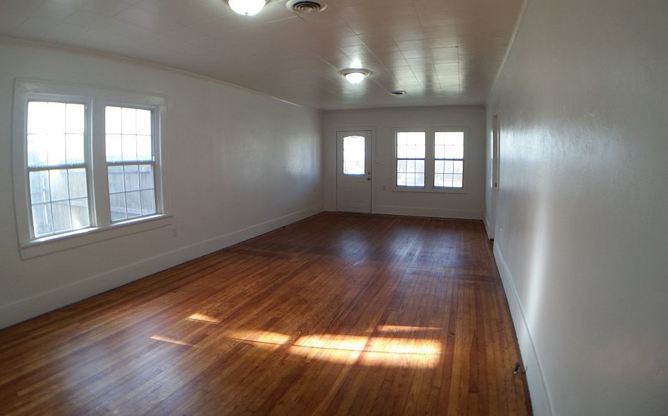 1st image of 124 SW 23rd St #1