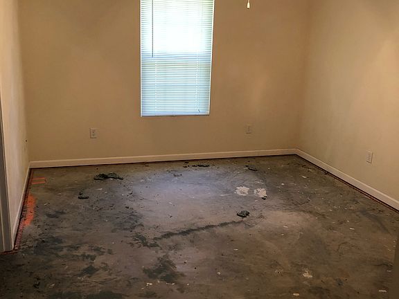5th image of 505 Center St
