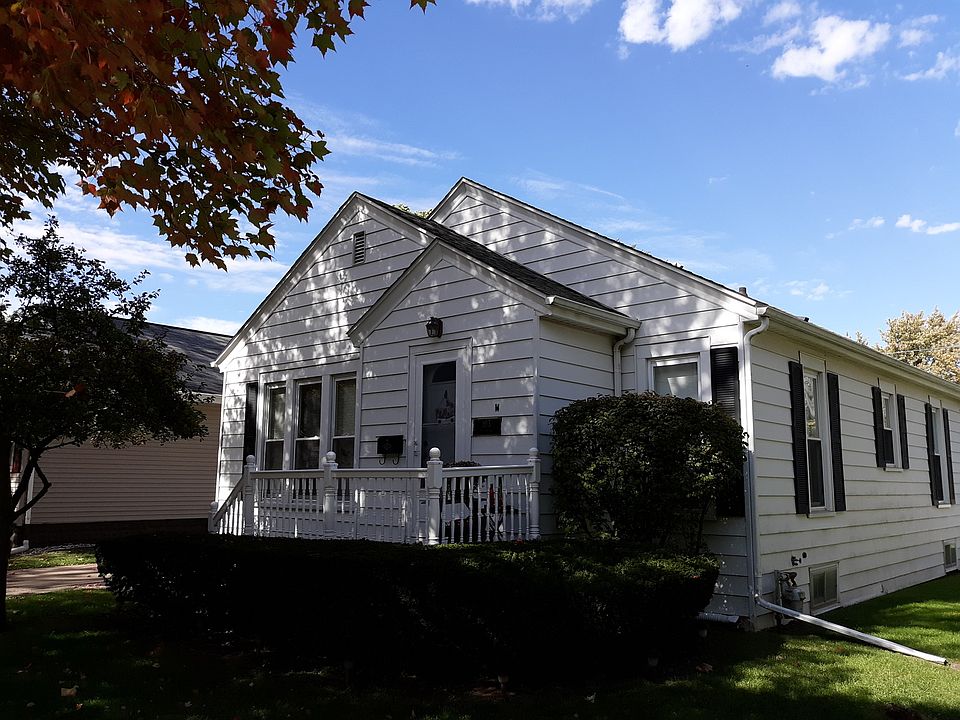 1st image of 105 W Lowell Ave