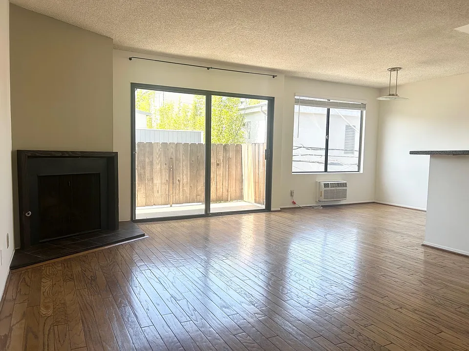 11743 Darlington Ave #9