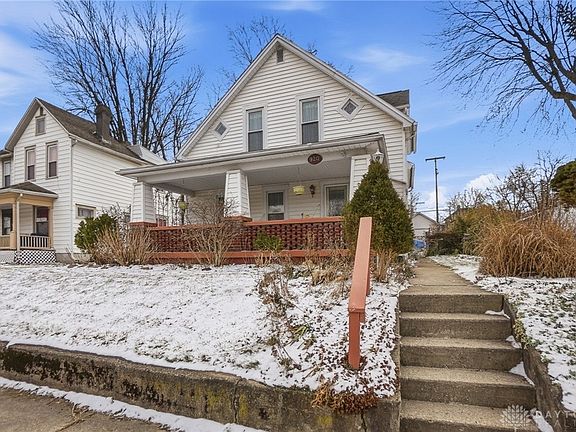 3rd image of 920 Oak St