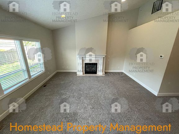 4th image of 2772 Bastille Ave SE
