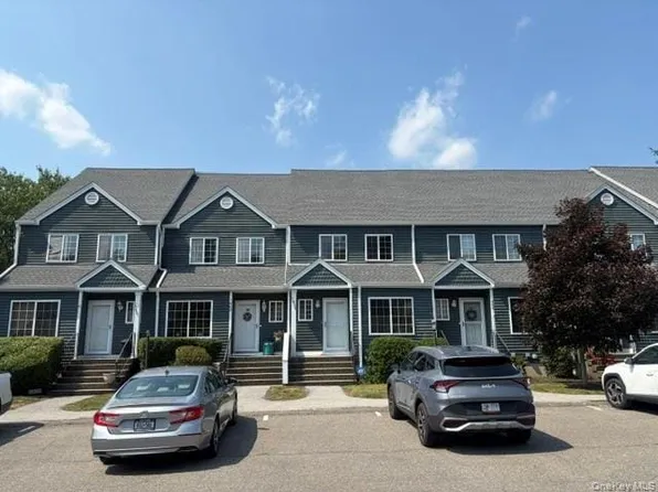 1403 Scarborough Dr, Brewster, NY 10509