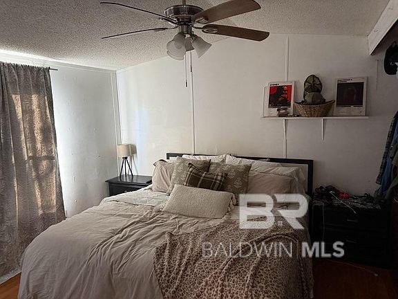 4th image of 199 Robin Cir