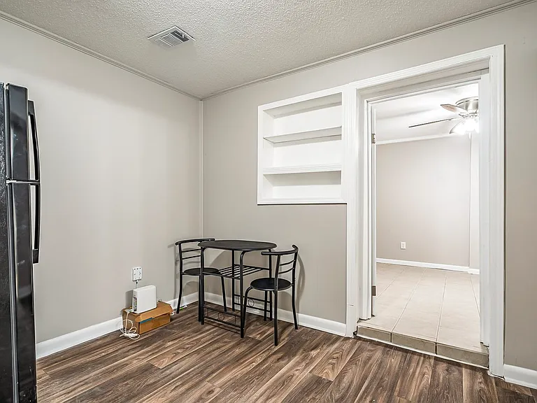 Denny Dr — Photo 10