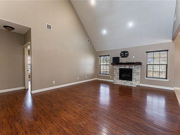 3rd image of 1207 N Latisha Ln