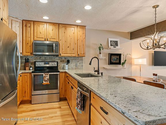 4th image of 400 E Sagebrush Dr #9-3