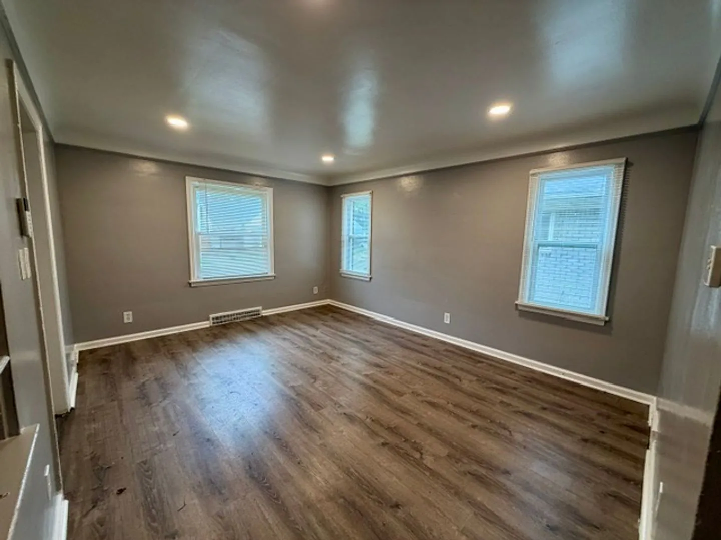 Charming 3-Bedroom Brick Bungalow $1,300/Month — Photo 3