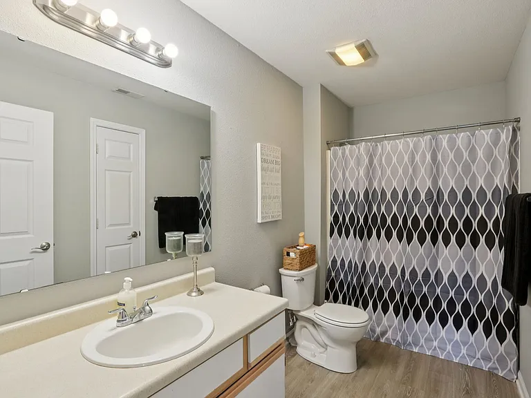 Broadway Village Apartments — Photo 48