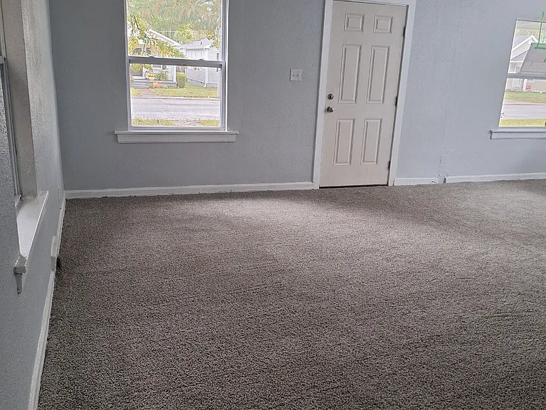 1613 Jackson Ave — Photo 3