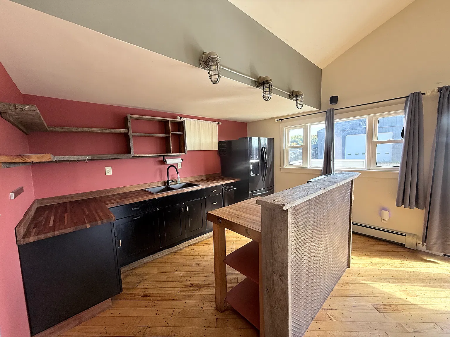 2 bed, 1400 sqft, $2,250 — Photo 3